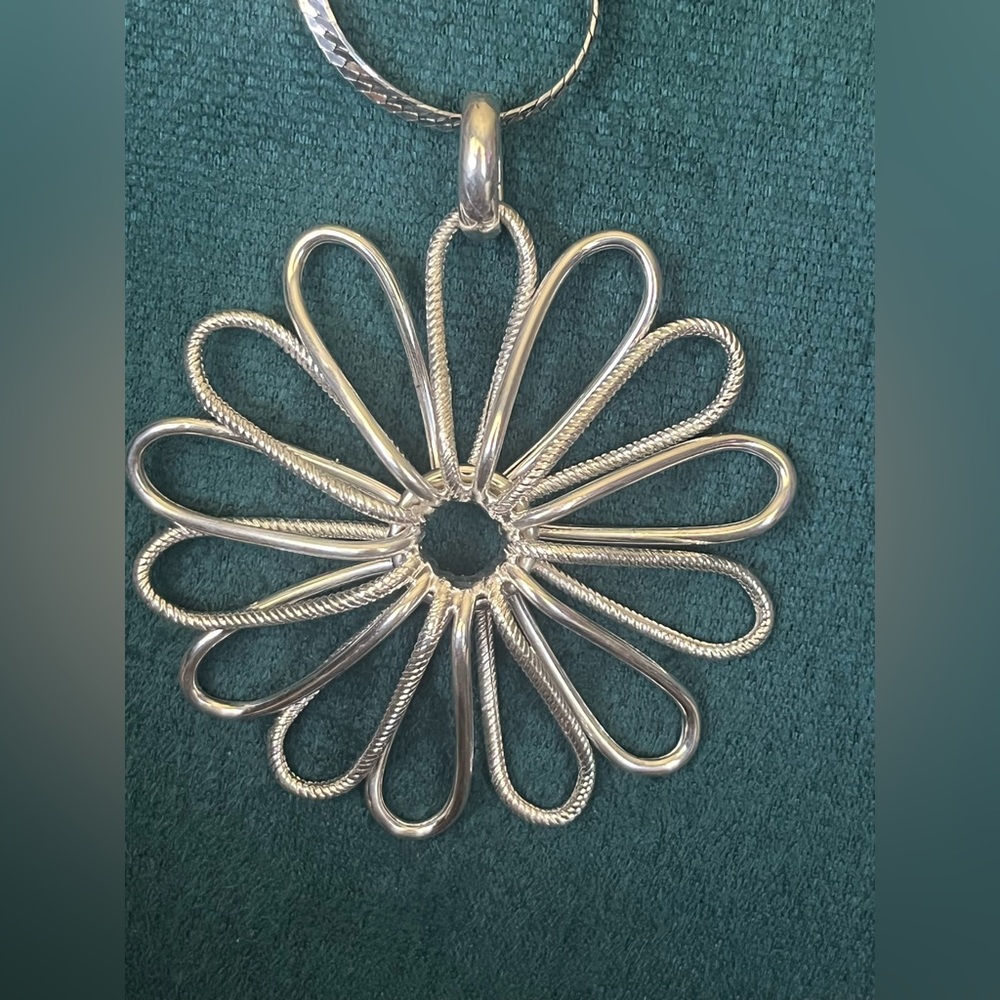 Vtg Milor Italy 925 Floral Pendant on 18" Italian Sterling Herringbone Chain - Picture 2 of 5